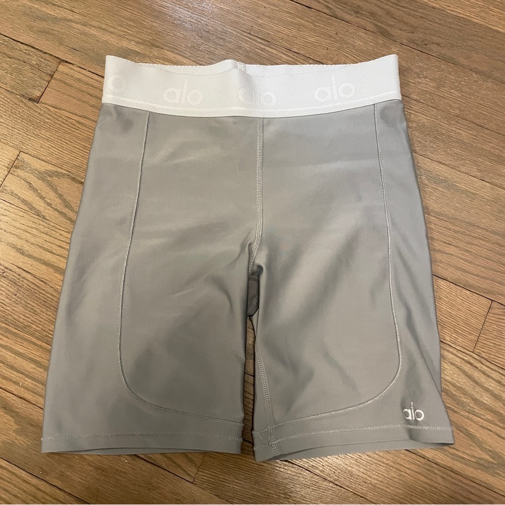 Alo Limited-Edition Exclusive Rider Short Grey Size Small